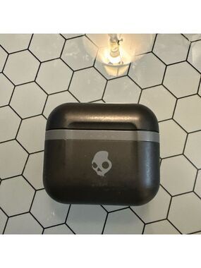 Skullcandy Black and Gray Earbuds Case